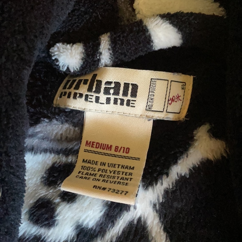 **Boys robe 8/10. Never worn.